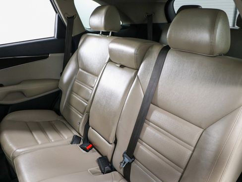 Used 2020 Kia Sorento EX image 25