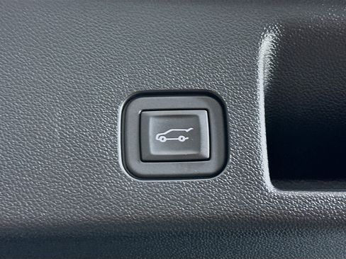 Used 2024 Chevrolet Equinox EV LT image 28