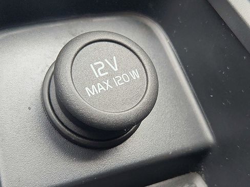 Used 2025 Volvo XC60 B5 Core image 25