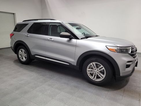 Used 2024 Ford Explorer XLT w/ Equipment Group 202A RWD image 11