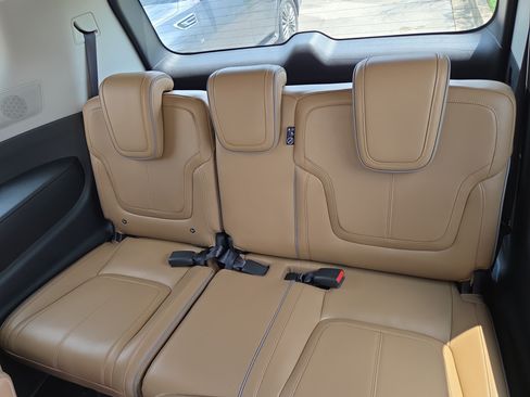 Used 2025 INFINITI QX80 Sensory AWD/4WD image 8