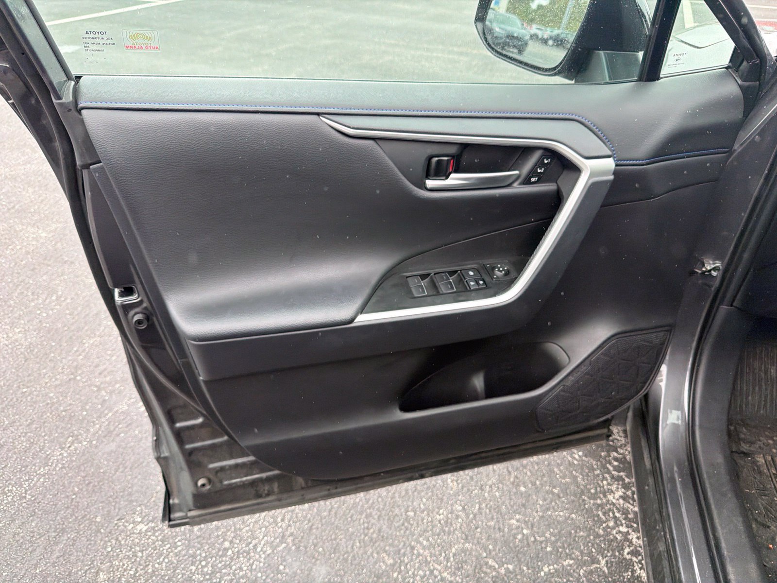Used 2024 Toyota RAV4 XSE w/ Advanced Technology Package AWD/4WD image 6