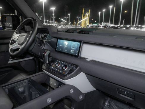 Used 2023 Land Rover Defender 110 S image 16
