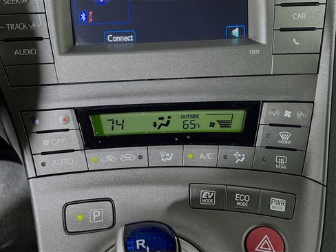 Used 2014 Toyota Prius Two image 25