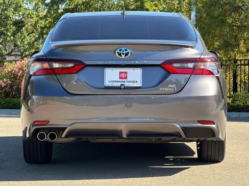 Used 2021 Toyota Camry SE w/ Cold Weather Package FWD image 5