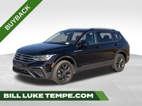 Used 2023 Volkswagen Tiguan SE w/ Panoramic Sunroof Package FWD image 1