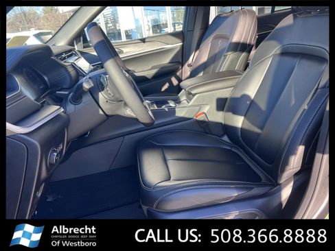 New 2025 Jeep Grand Cherokee Limited image 10