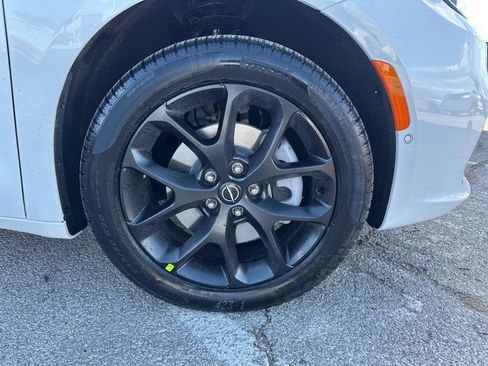 New 2026 Chrysler Pacifica Limited image 44