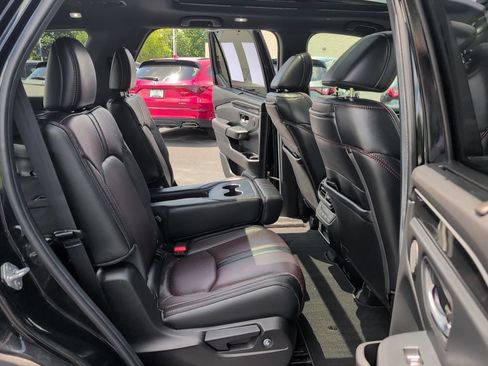 Used 2025 Honda Pilot Black Edition image 51