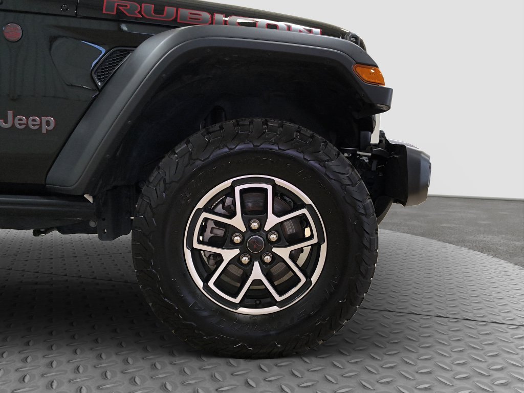 Used 2026 Jeep Wrangler Unlimited Rubicon w/ Dual Top Group AWD/4WD image 16