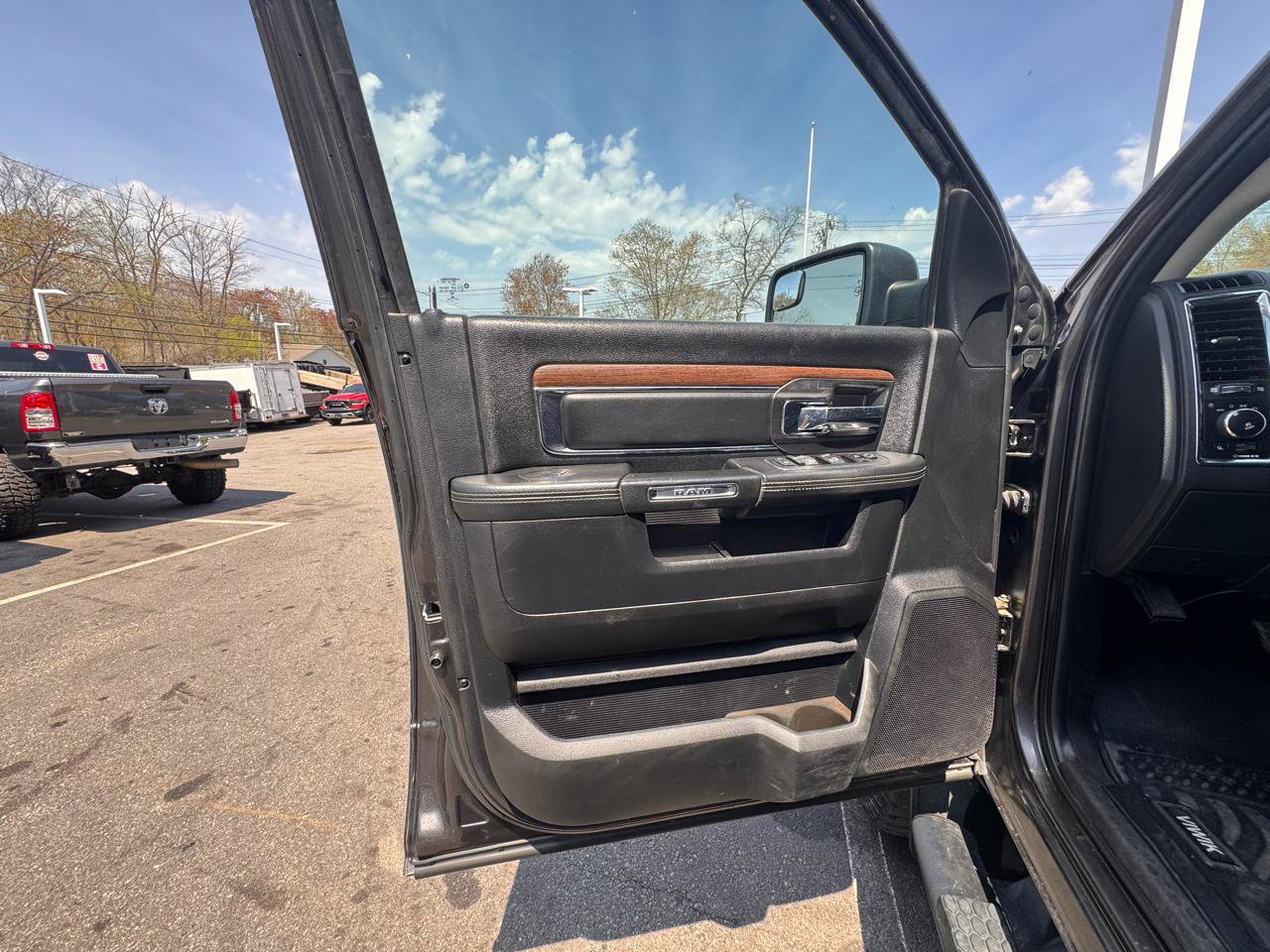 Used 2016 RAM 2500 Laramie w/ Sport Appearance Group AWD/4WD image 17