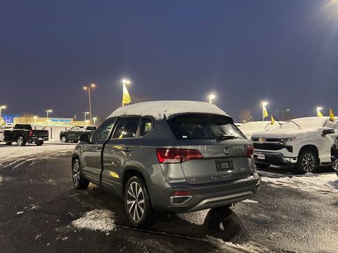 Used 2024 Volkswagen Taos SE image 6