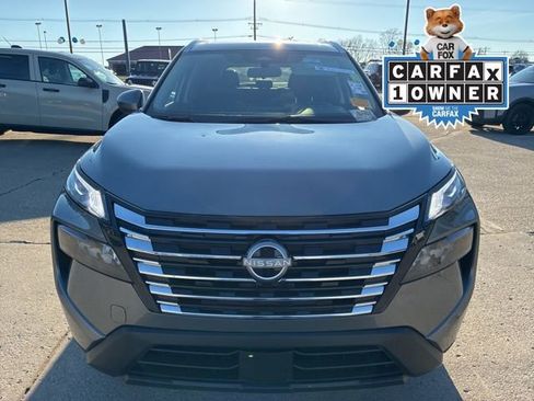 Used 2025 Nissan Rogue SV w/ SV Premium Package image 2