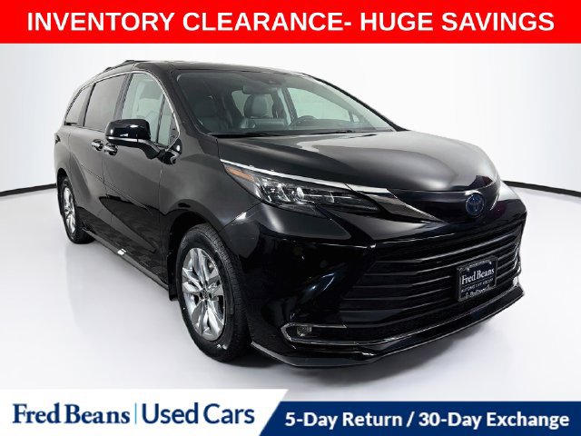 Used 2024 Toyota Sienna XLE w/ XLE Plus Package AWD/4WD image 1