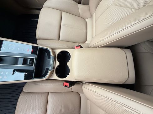 Certified 2025 Porsche Macan image 18