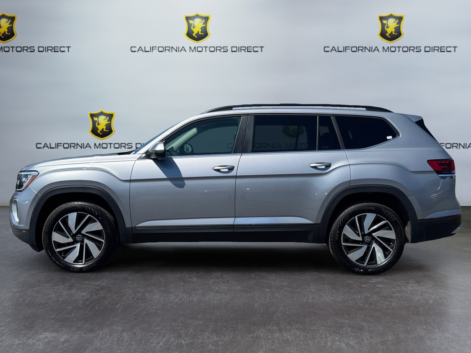 Used 2025 Volkswagen Atlas SE FWD image 2