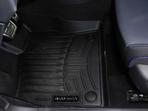 Used 2025 Volkswagen Golf R Black Edition image 33