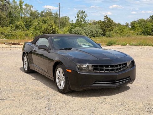 Used 2015 Chevrolet Camaro LT RWD image 1