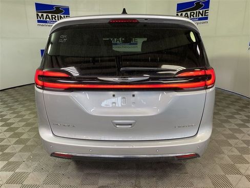Used 2024 Chrysler Pacifica Limited image 17