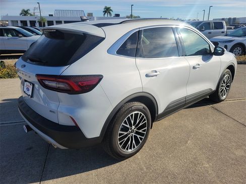 Used 2025 Ford Escape Base w/ Class II Trailer Tow Package image 4