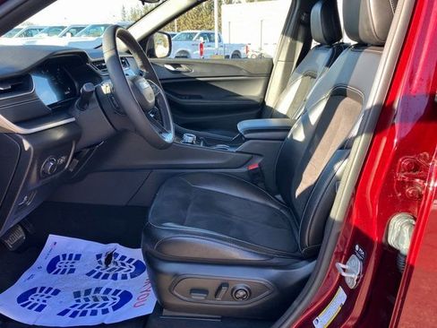 Used 2024 Jeep Grand Cherokee Altitude image 13