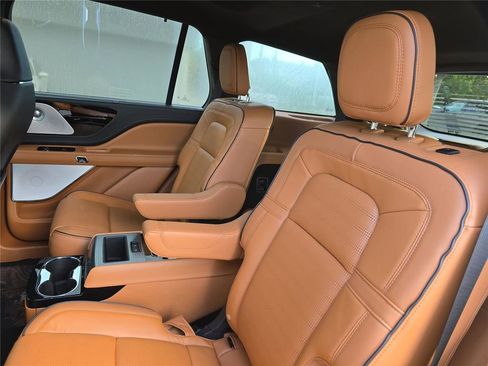Used 2025 Lincoln Aviator Black Label w/ Jet Appearance Package image 15