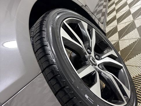 Used 2023 Volvo S60 B5 Plus image 32