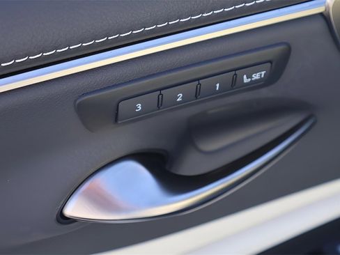 Used 2022 Lexus ES 300h w/ Luxury Package image 12