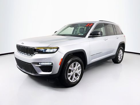 Used 2022 Jeep Grand Cherokee Limited w/ Luxury Tech Group II image 4