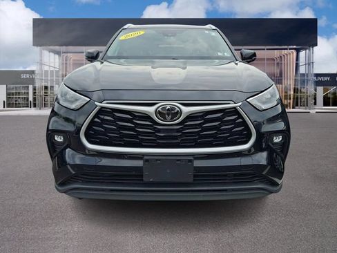 Used 2020 Toyota Highlander XLE AWD/4WD image 2