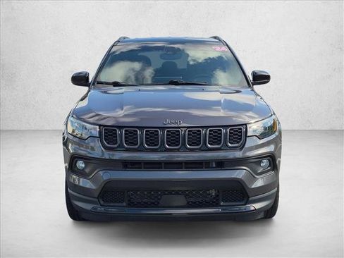 Used 2024 Jeep Compass Latitude w/ Convenience Group AWD/4WD image 2