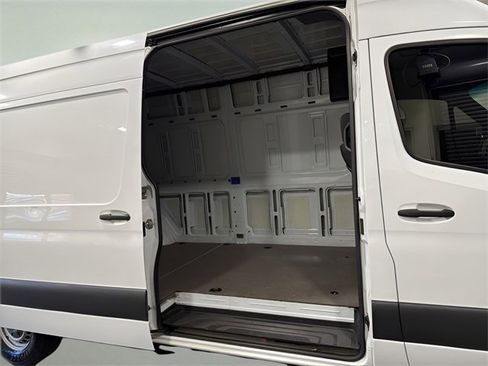 Used 2021 Mercedes-Benz Sprinter 2500 image 24