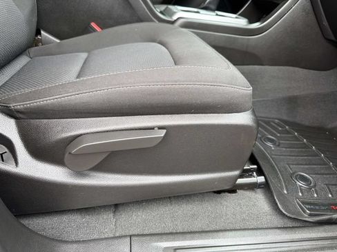 Used 2022 Chevrolet Colorado LT w/ LT Convenience Package RWD image 14