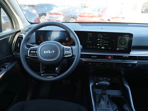 Certified 2025 Kia Sorento LX image 20