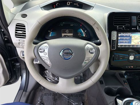 Used 2016 Nissan Leaf SV FWD image 11