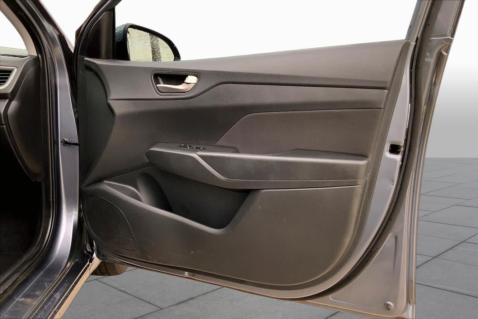 Used 2020 Hyundai Accent SE FWD image 22