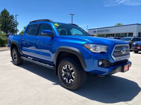 Used 2017 Toyota Tacoma TRD Off-Road AWD/4WD image 7