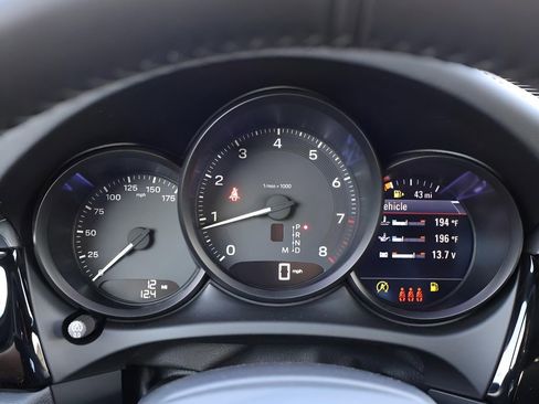 New 2026 Porsche Macan image 26