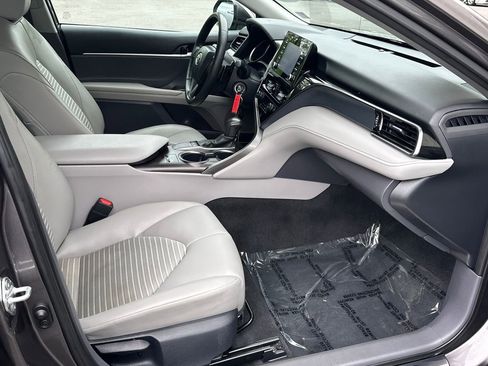 Used 2024 Toyota Camry SE w/ Cold Weather Package FWD image 9