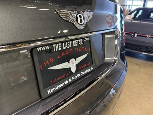 Used 2018 Bentley Bentayga image 39