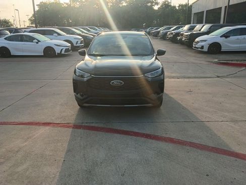 Used 2025 Ford Escape ST-Line image 2