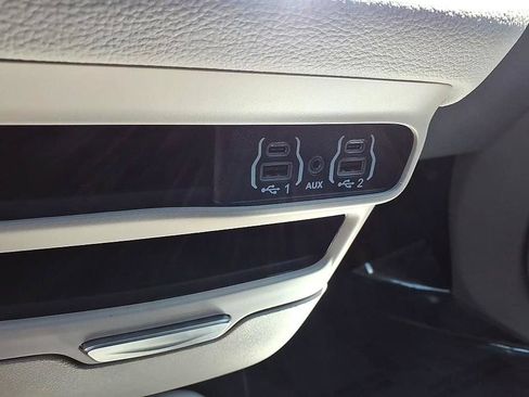 Used 2023 Chrysler Pacifica Touring-L FWD image 30