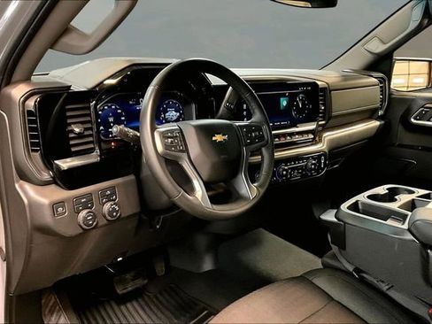 Used 2024 Chevrolet Silverado 1500 LT image 18