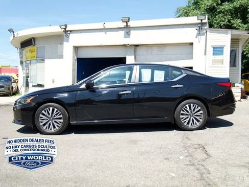 Used 2025 Nissan Altima 2.5 SV FWD image 4