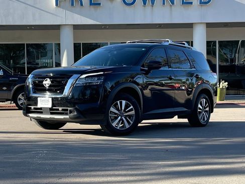 Used 2024 Nissan Pathfinder SL image 1