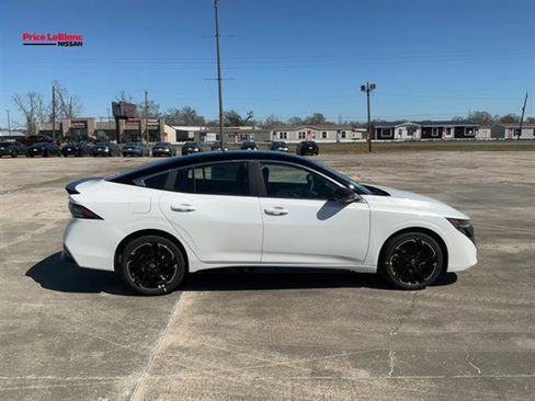 New 2026 Nissan Sentra SR w/ SR Premium Package FWD image 6