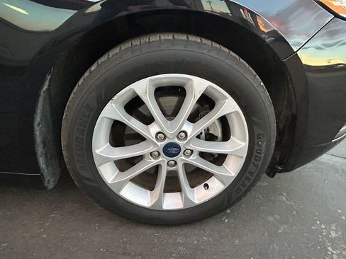 Used 2019 Ford Fusion SE image 25