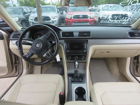 Used 2015 Volkswagen Passat TDI SE image 19