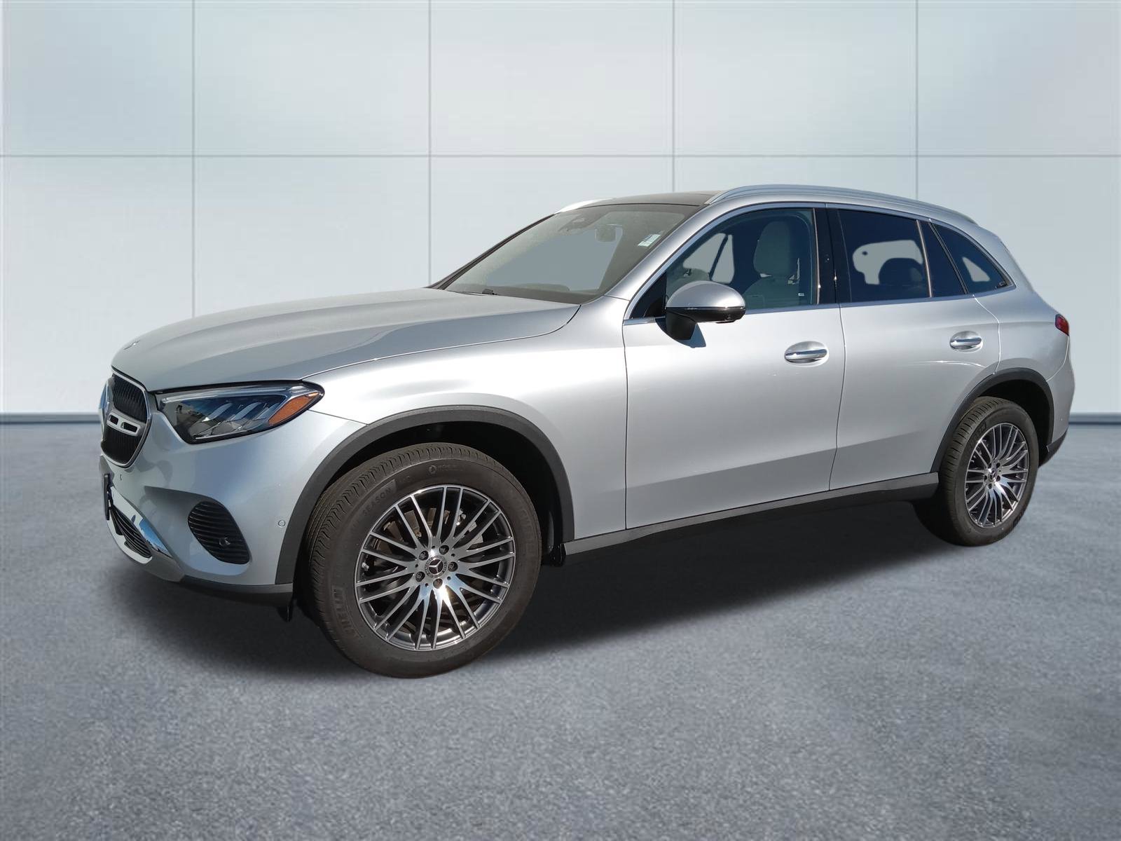 Used 2025 Mercedes-Benz GLC 300 4MATIC image 1