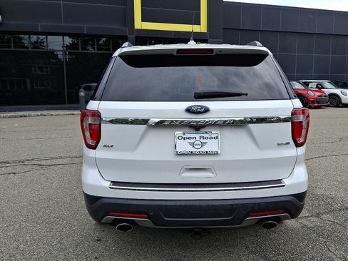 Used 2018 Ford Explorer XLT w/ Equipment Group 202A AWD/4WD image 5